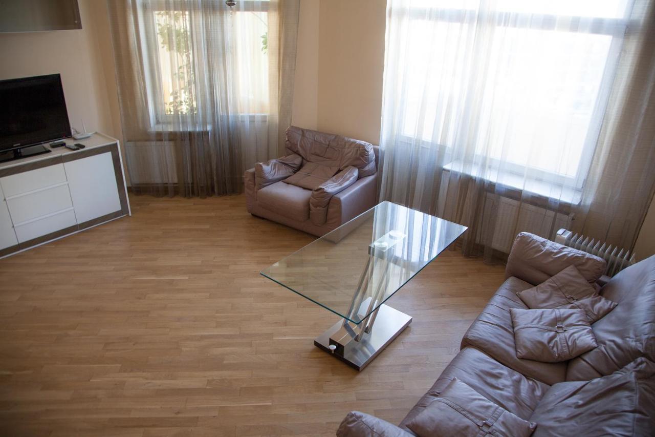 Two Bedroom Apartment With Balcony Kiev Dış mekan fotoğraf